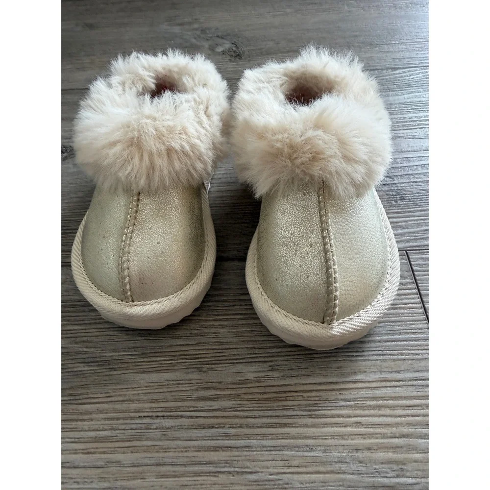 Cat & Jack Toddler Piper Faux Fur Cuff Scuff Slippers, Metalic Gold, Size 5